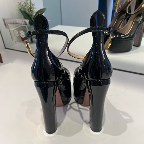 Valentino Garavani Tan-Go Platform Pumps - Picture 8 of 10